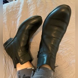 NAOT Aura Maestro size 9 black leather ankle boots booties excellent condition